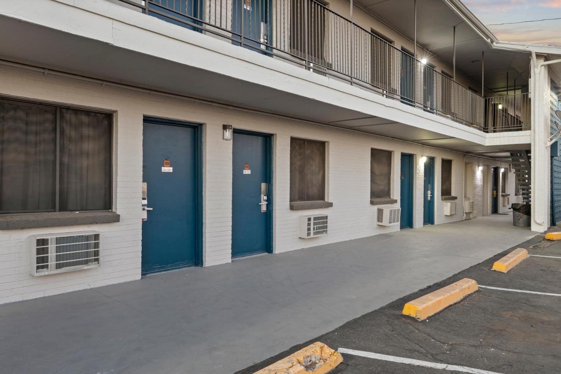 Travel Inn フェニックス エクステリア 写真